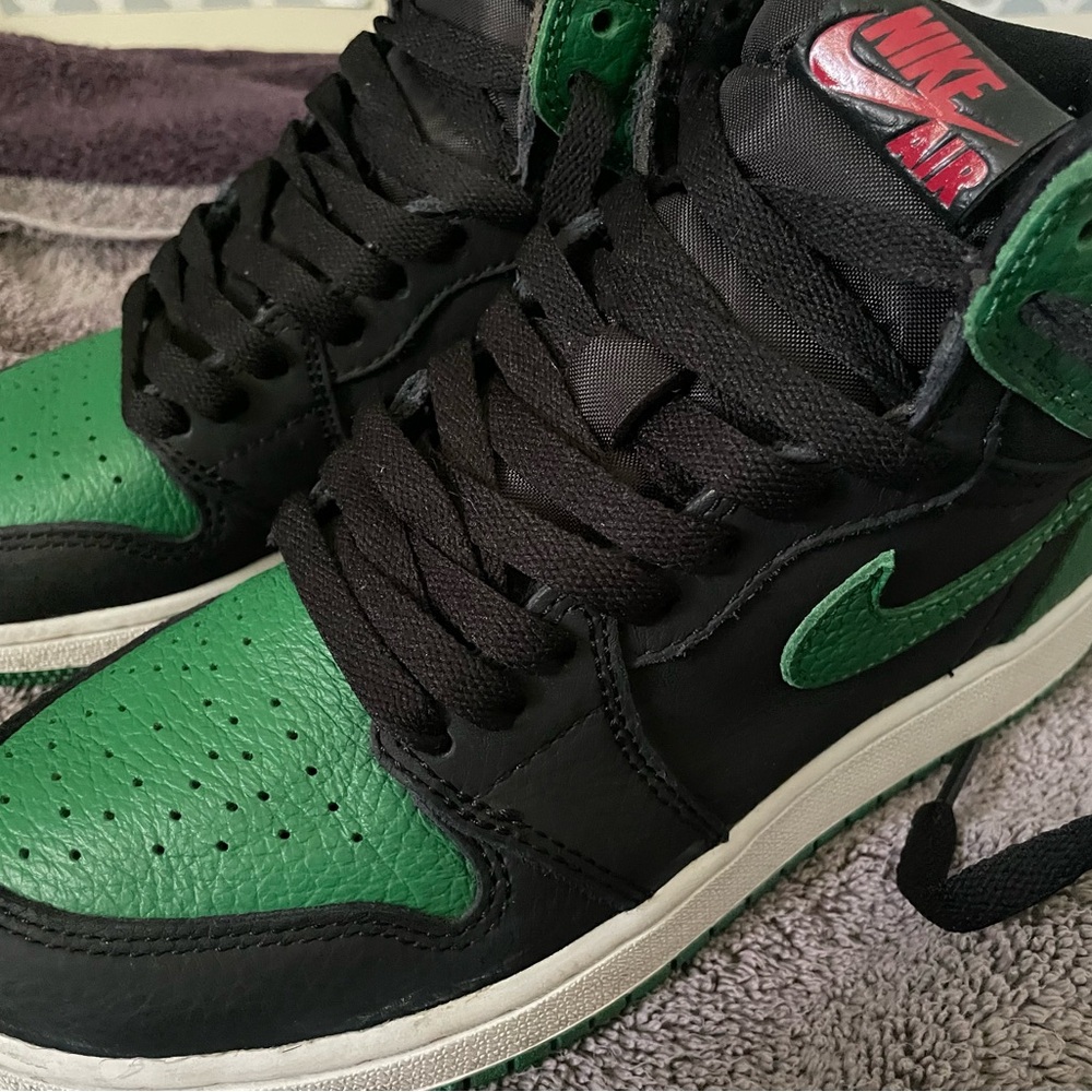 Retro High Jordan 1 Pine Green Black